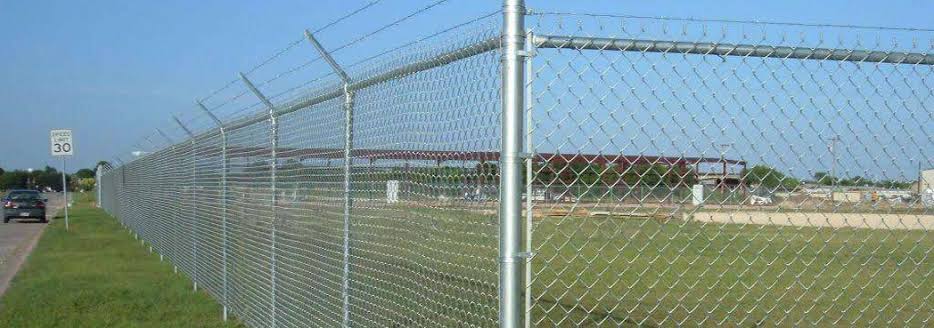 Betokar Çit Sistemleri, uzman montaj kadrosu ile bahçelerinize değer katıyor. Ev, çiftlik, işyeri, okul ve benzeri alanlarda ihtiyaca yönelik özel tasarım çit sistemleri imalatı ve uygulamaları güvenlik ihtiyacınızı estetik kriterler doğrultusunda karşılamaktadır.